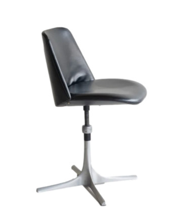Varna Swivel Chair by Grant Featherston