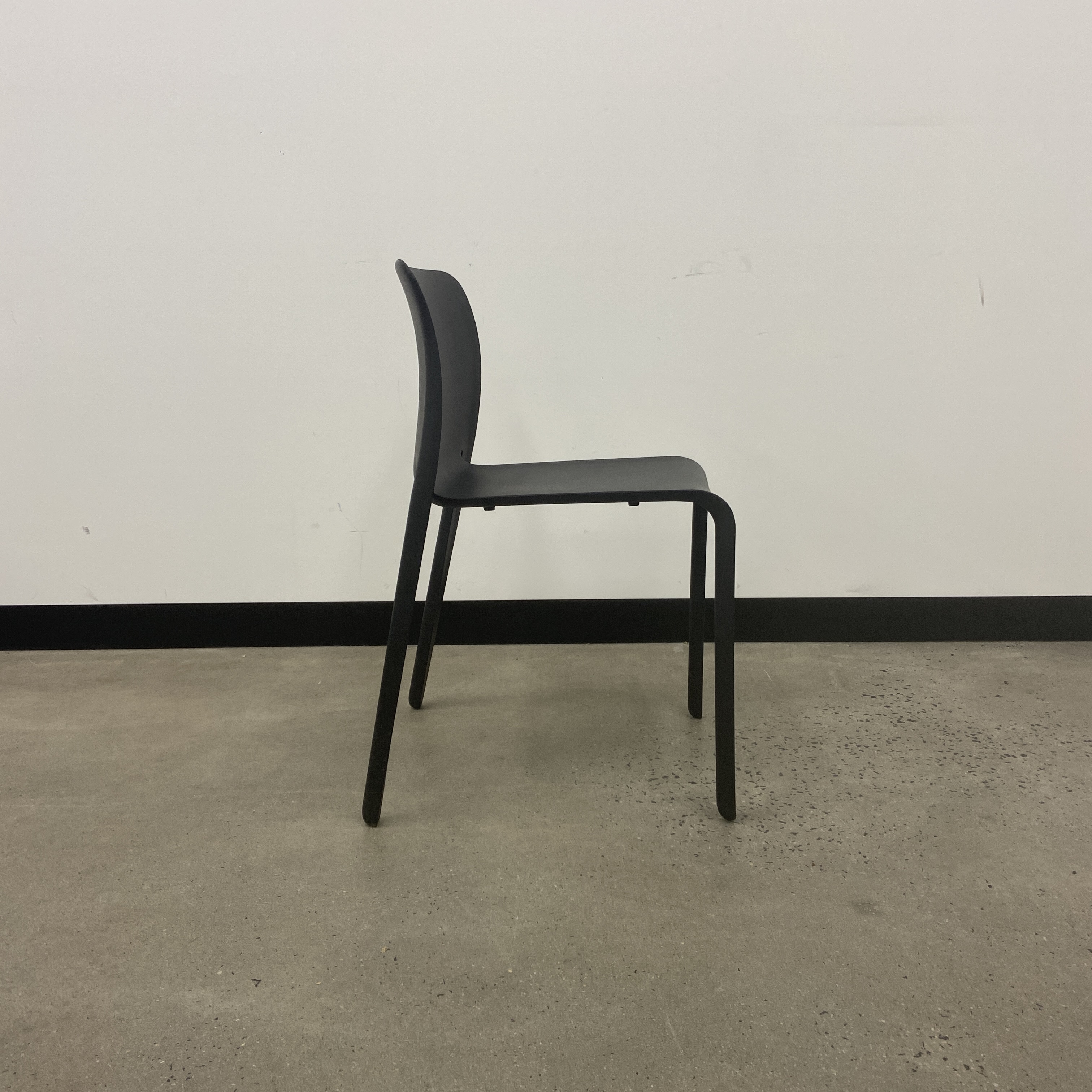 Pre-owned & Refurbished MAGIS - First Chair in Black | Collecte