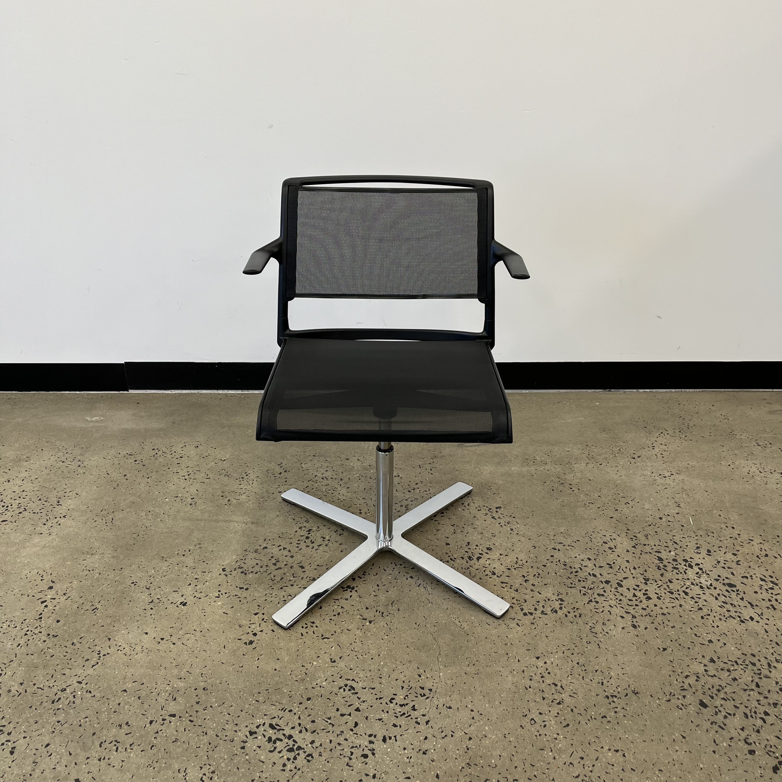 WILKHAHN Stapelstuhl Aline 231/2 Grau Mesh Swivel Chairs