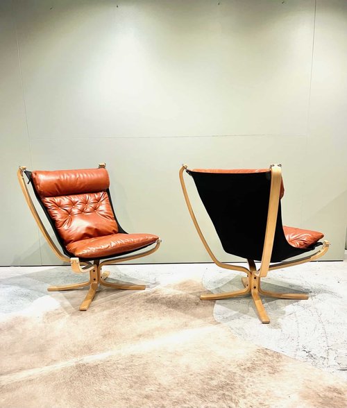 Pre owned Refurbished VANTE MOBLER Pair Of High Back Falcon Chairs Collecte