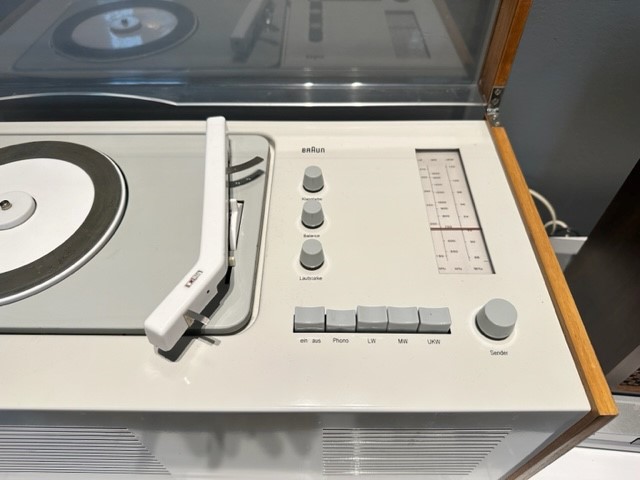 Pre-owned & Refurbished BRAUN - Dieter Rams SK6 Record Player and Radio |  Collecte