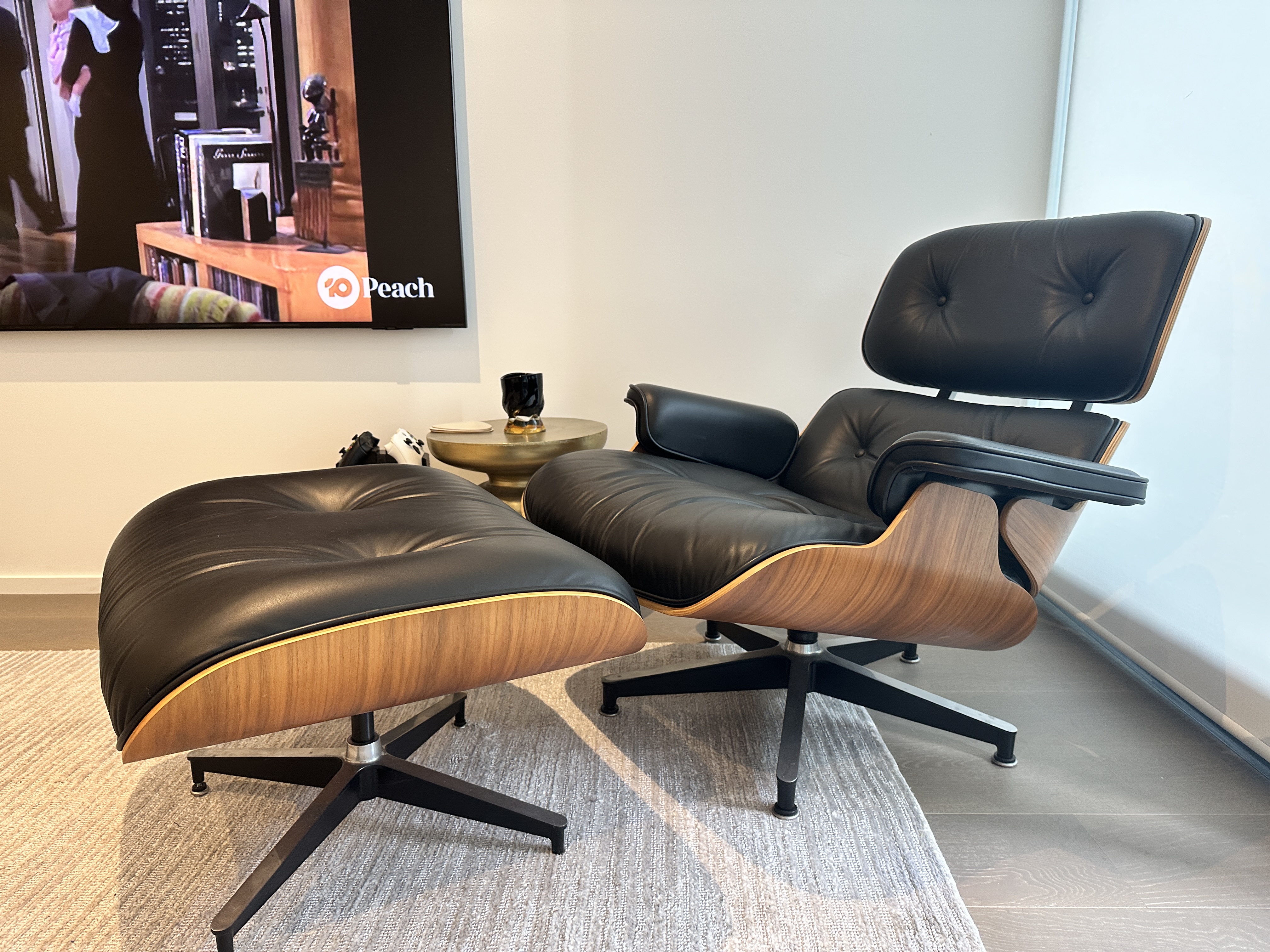 Pre owned Refurbished HERMAN MILLER Eames Lounge Chair Ottoman Collecte
