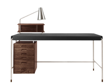 Arne Jacobsen AJ52 Desk in Oiled Walnut and Black Leather Top