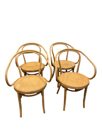 Set of 4 No.B9 Le Corbusier Dining Chairs in Golden Oak.
